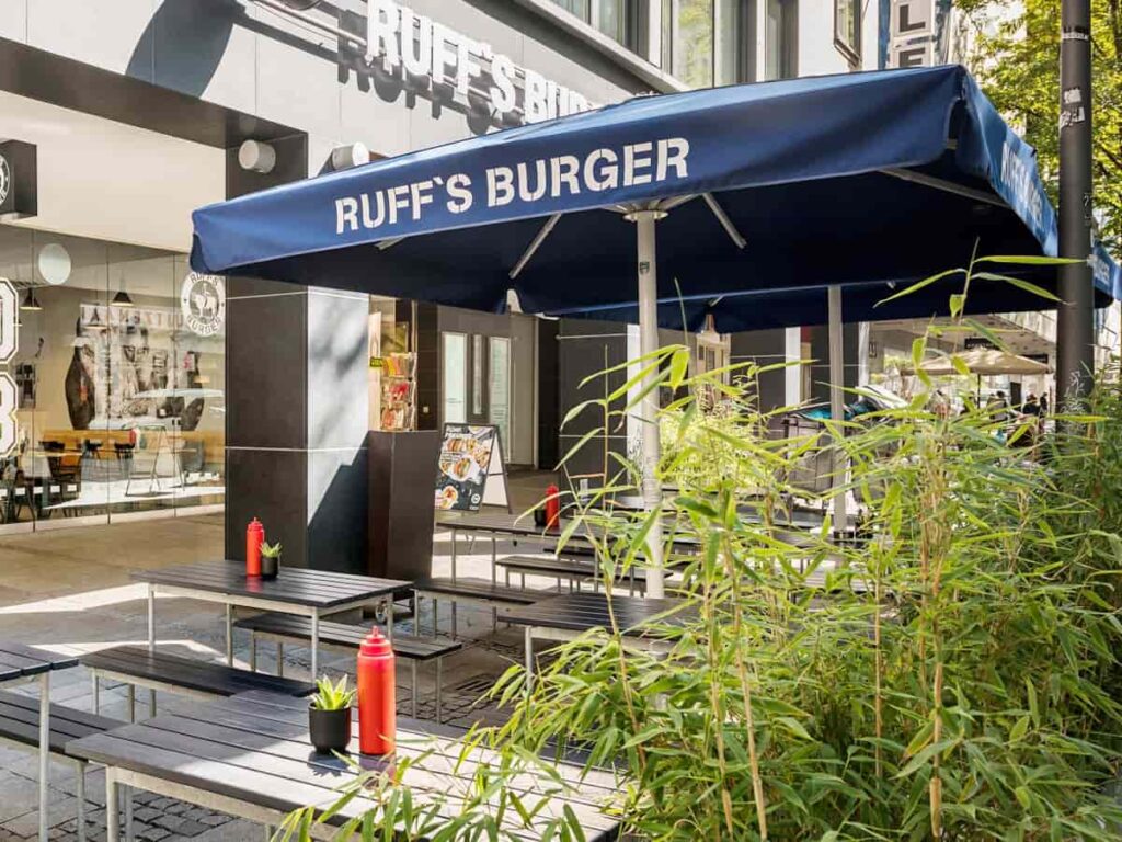 burger restaurant sonnenschirm
